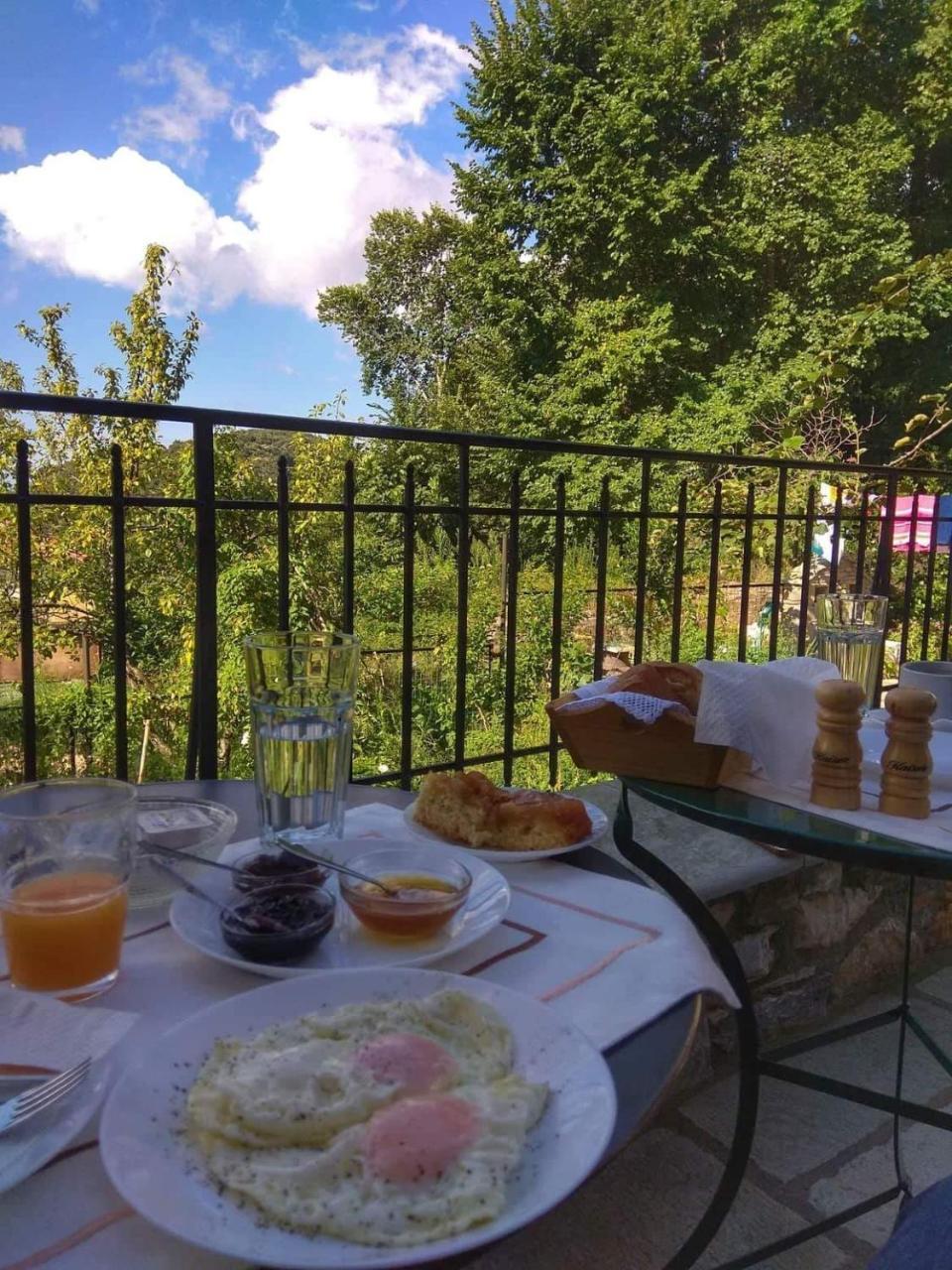 Sabouko Guest House Vizitsa Esterno foto