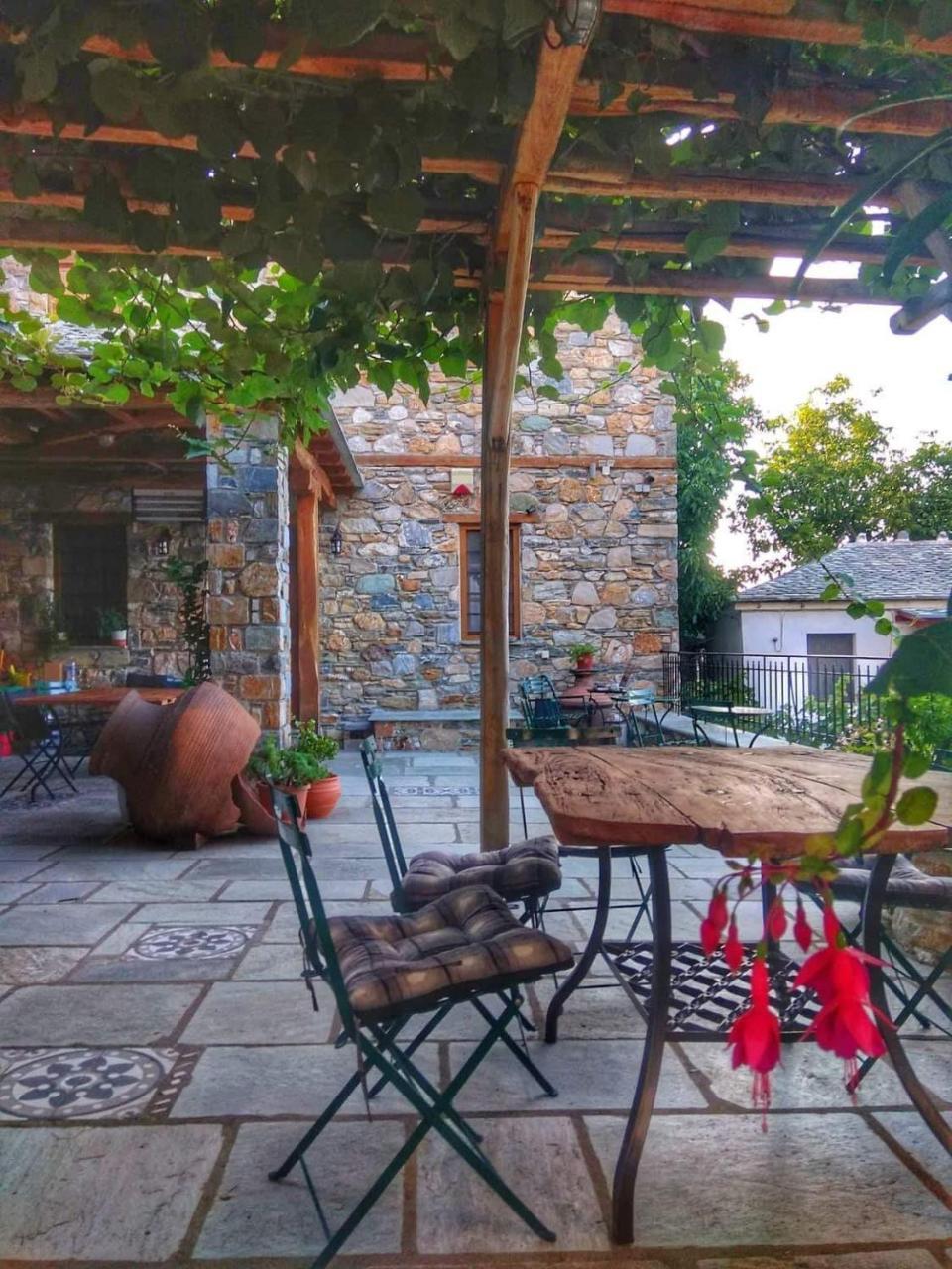 Sabouko Guest House Vizitsa Esterno foto